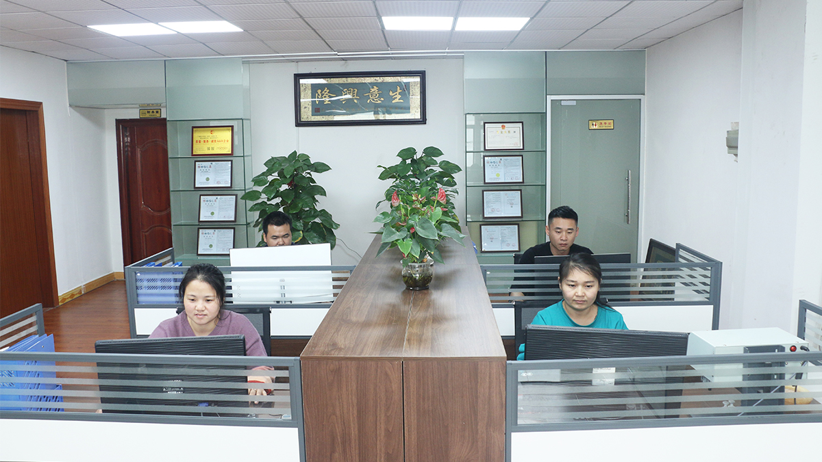 产品、系统、解决方案和服务供应商